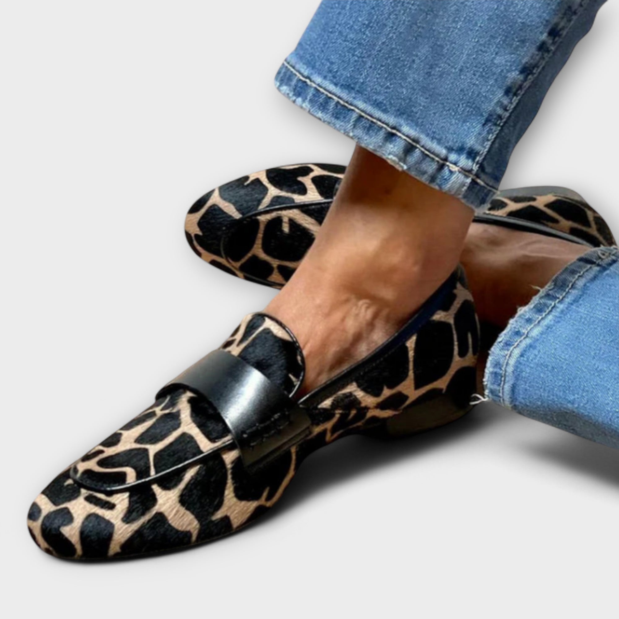 Victoria | Handcrafted Leopard Elegance Slippers