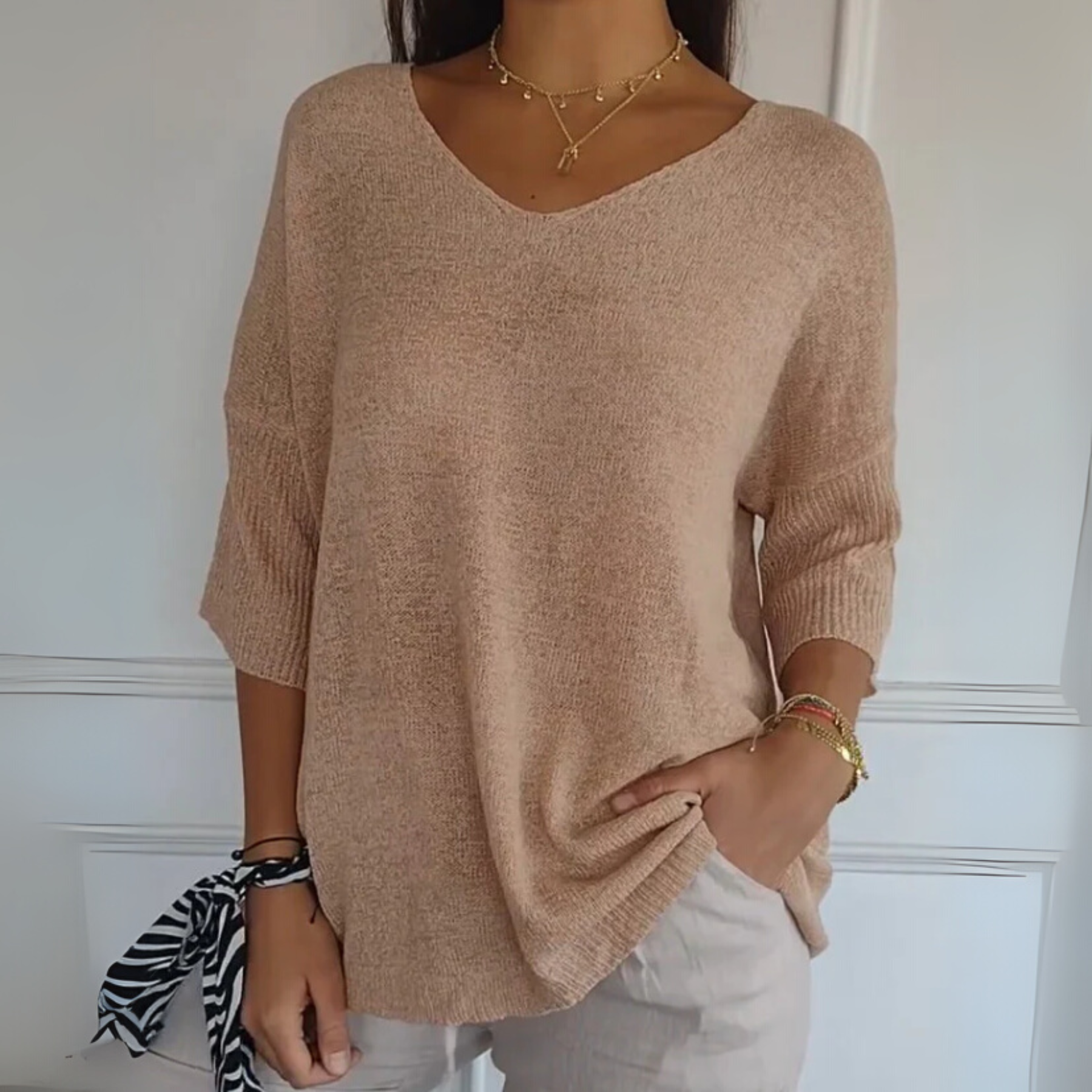 Aida | Lightweight Shirt with V-Neck